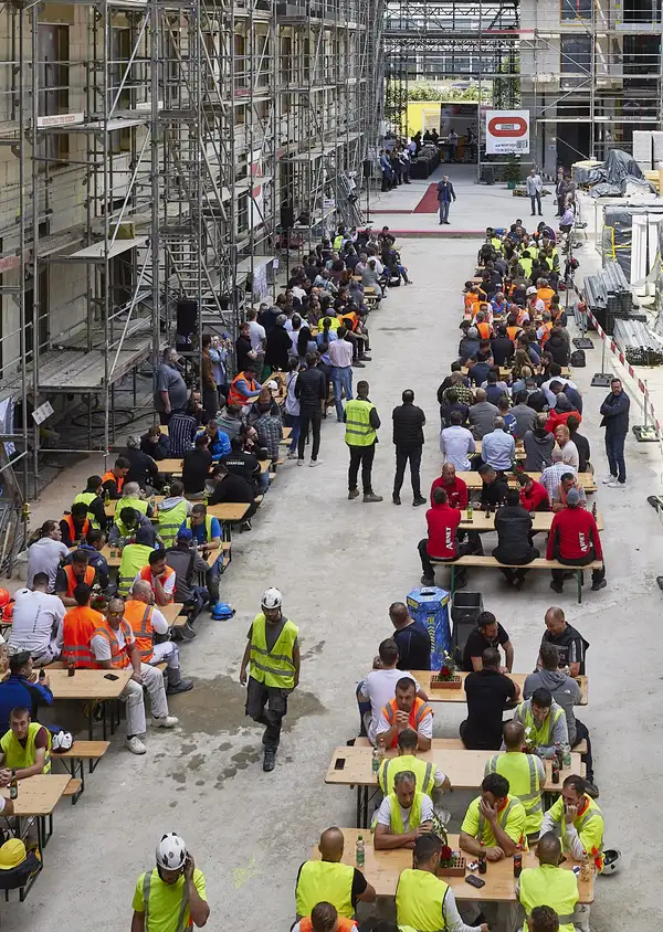 Nidfeld, Kriens (LU) : le bouquet de chantier pour la 2e étape du quartier durable marque une étape importante !