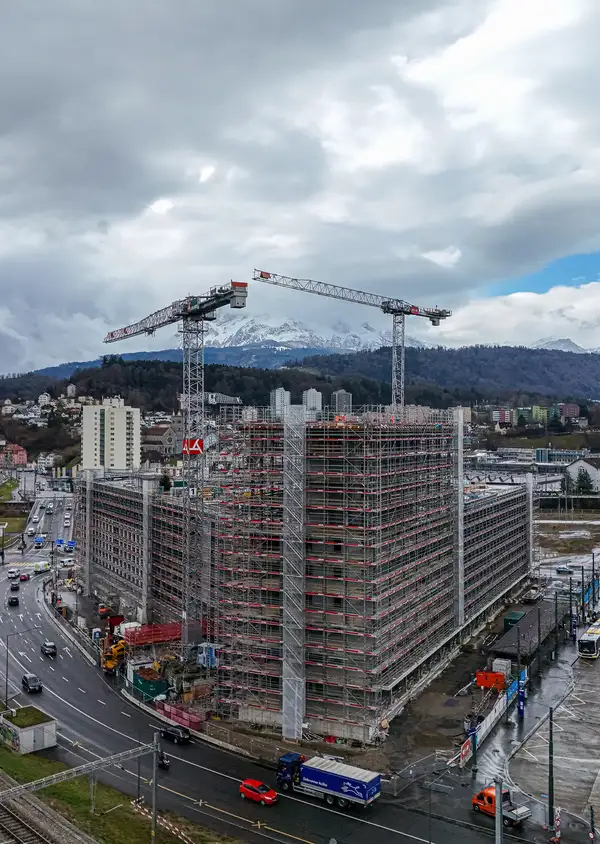 Erfolgreiches Aufrichtfest der kantonalen Verwaltung am Seetalplatz (LU)