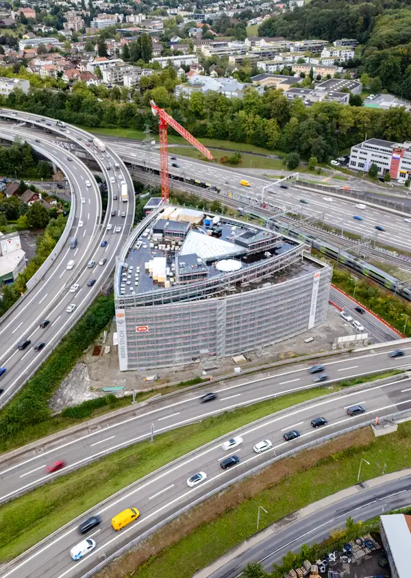 Bouquet de chantier pour BERN 131 (BE) : la construction hybride en bois prend toujours plus forme !