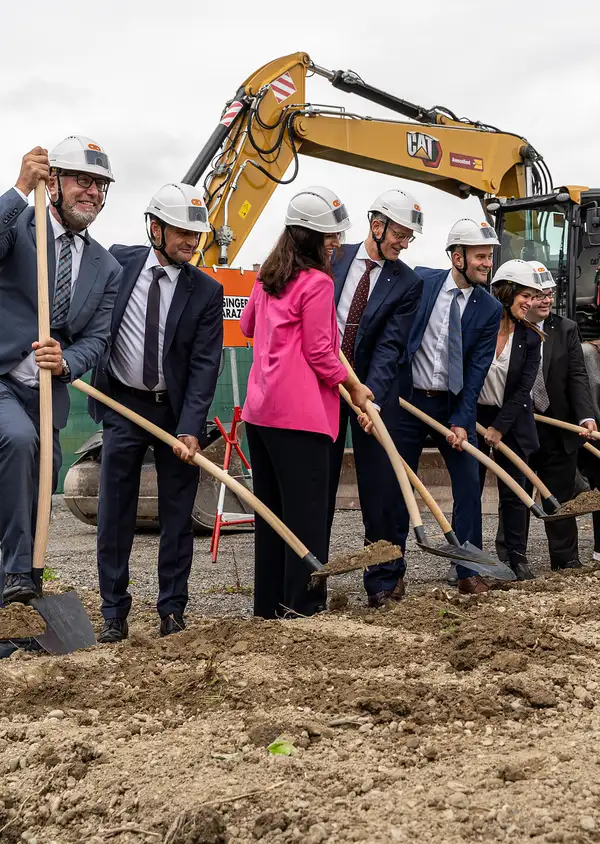 Premier coup de pioche du  nouveau bâtiment administratif cantonal à la Seetalplatz à Emmen (LU) !